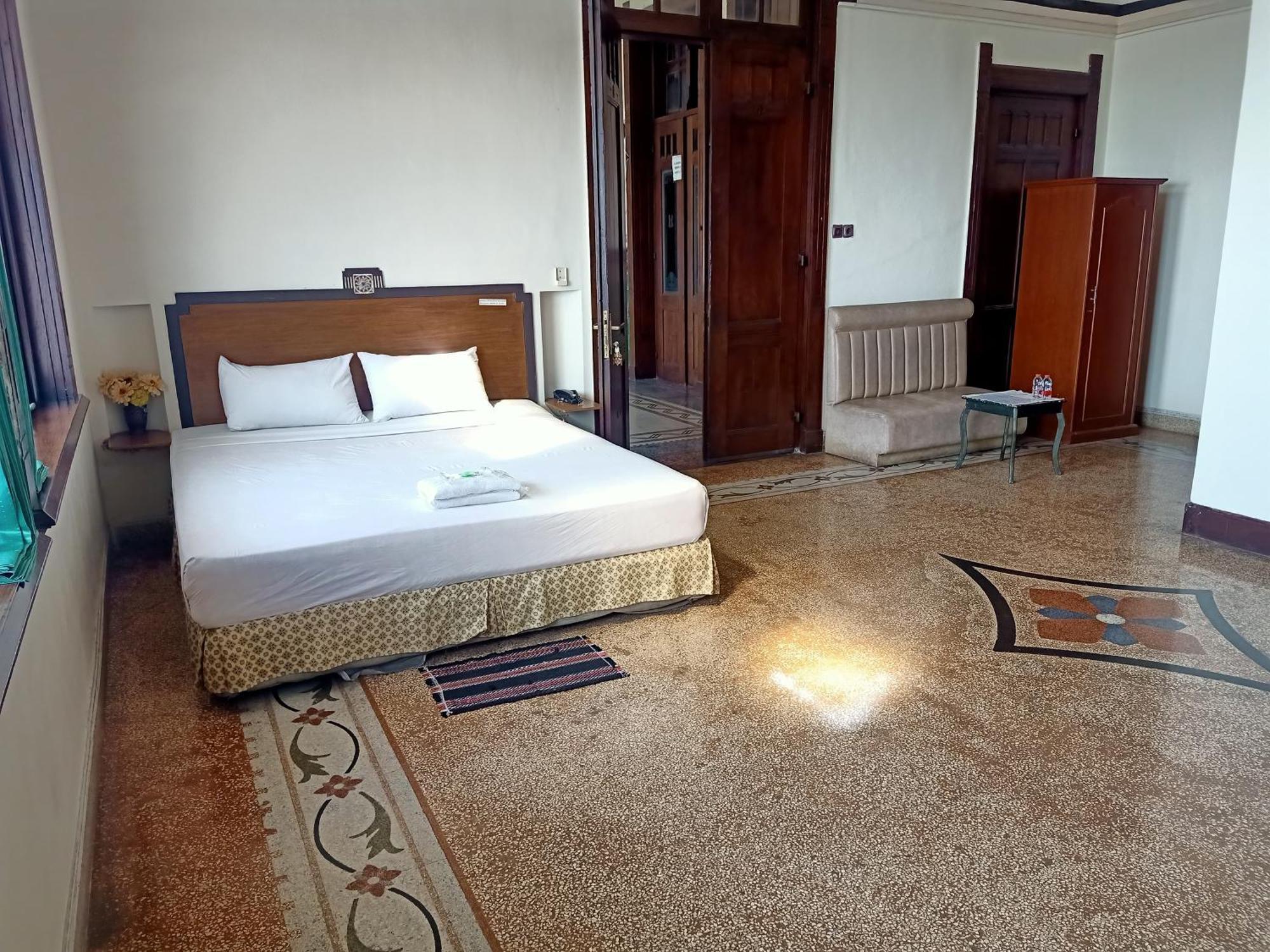 Hotel Niagara Лаванґ Екстер'єр фото